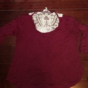 3/4 sleeve burgandy shirt